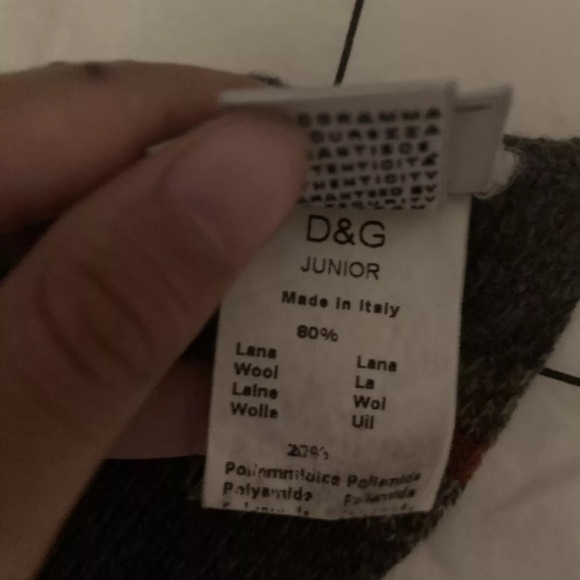 Dolce&Gabbana Junior scarf for women, men or kids. - Picture 3 of 5